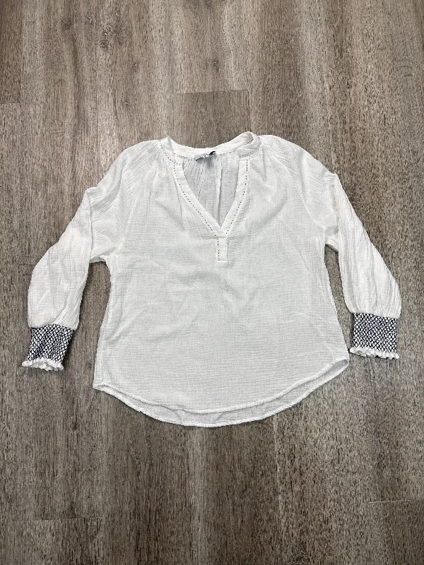 Top Long Sleeve By Evereve In White, Size: S